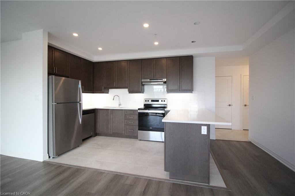 213-5 Hamilton Street N, Waterdown, ON - Indoor Photo Showing Kitchen With Double Sink