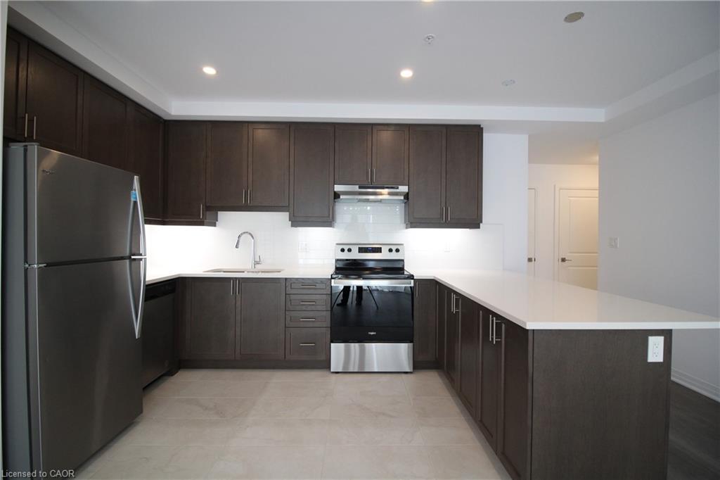 213-5 Hamilton Street N, Waterdown, ON - Indoor Photo Showing Kitchen With Stainless Steel Kitchen With Upgraded Kitchen
