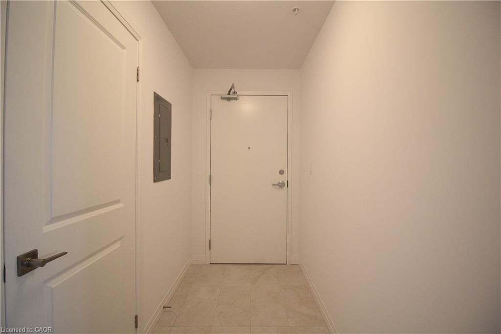 213-5 Hamilton Street N, Waterdown, ON - Indoor Photo Showing Other Room