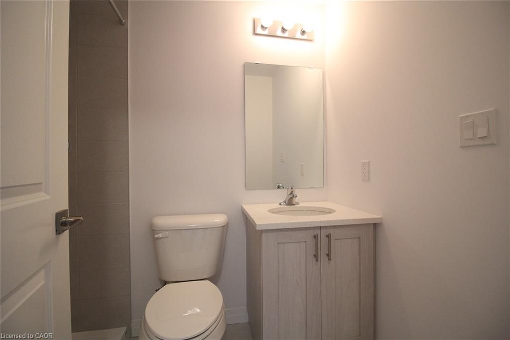 213-5 Hamilton Street N, Waterdown, ON - Indoor Photo Showing Bathroom