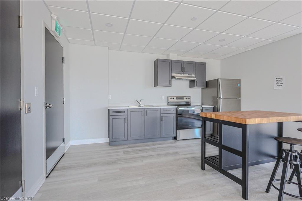 213-5 Hamilton Street N, Waterdown, ON - Indoor Photo Showing Kitchen