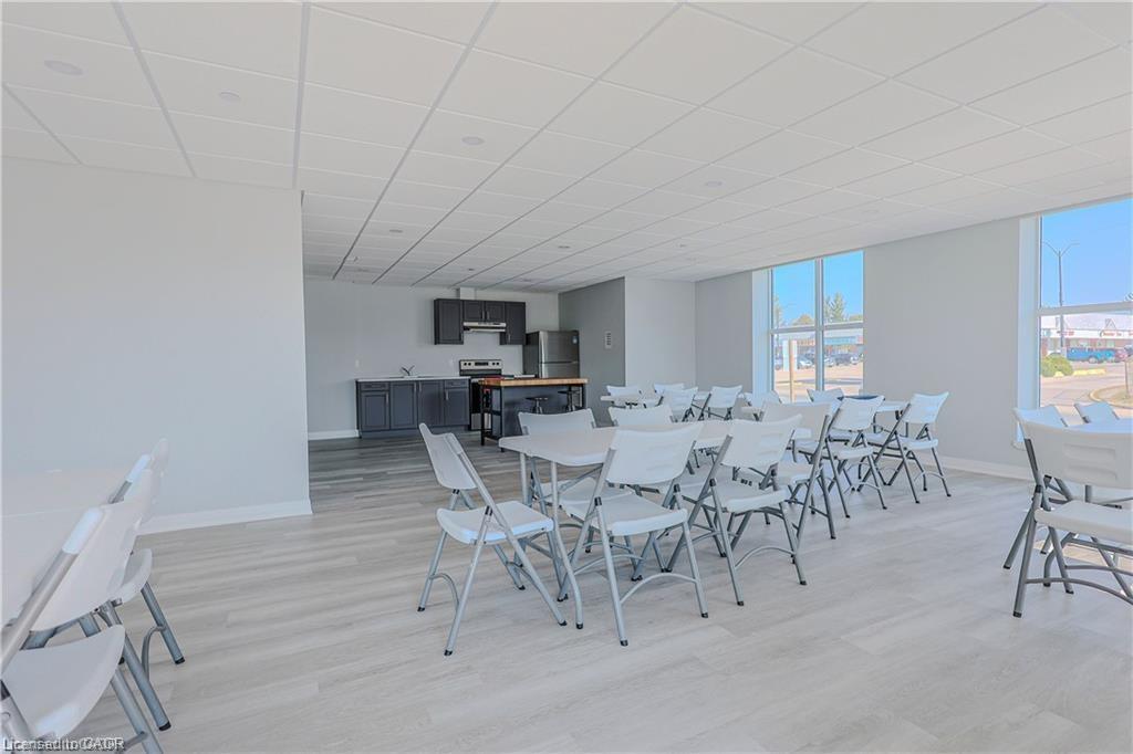 213-5 Hamilton Street N, Waterdown, ON - Indoor Photo Showing Dining Room