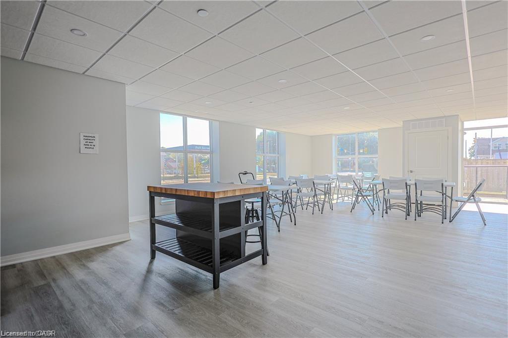 213-5 Hamilton Street N, Waterdown, ON - Indoor