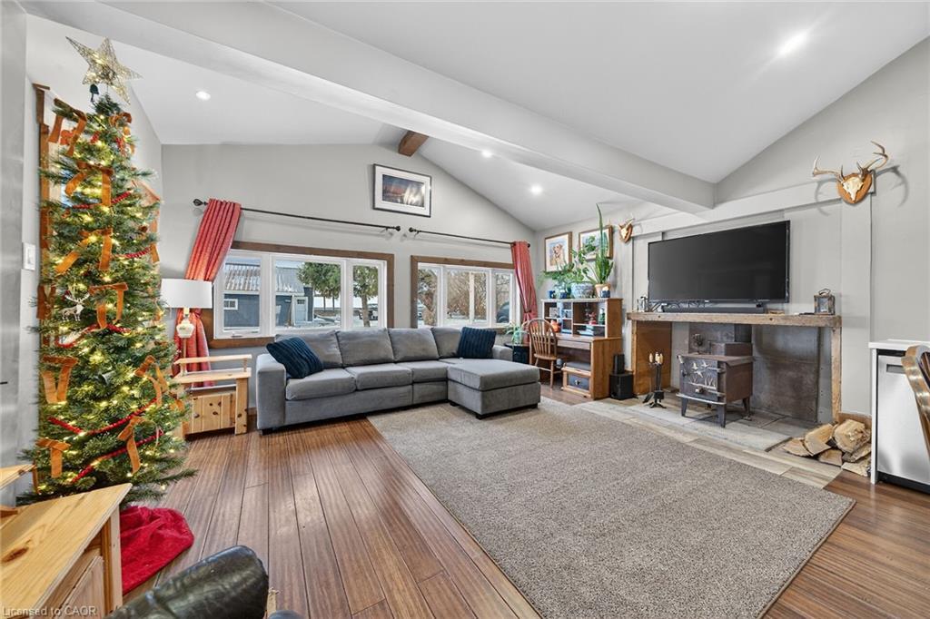 1457 Lakeshore Road, Selkirk, ON - Indoor Photo Showing Living Room