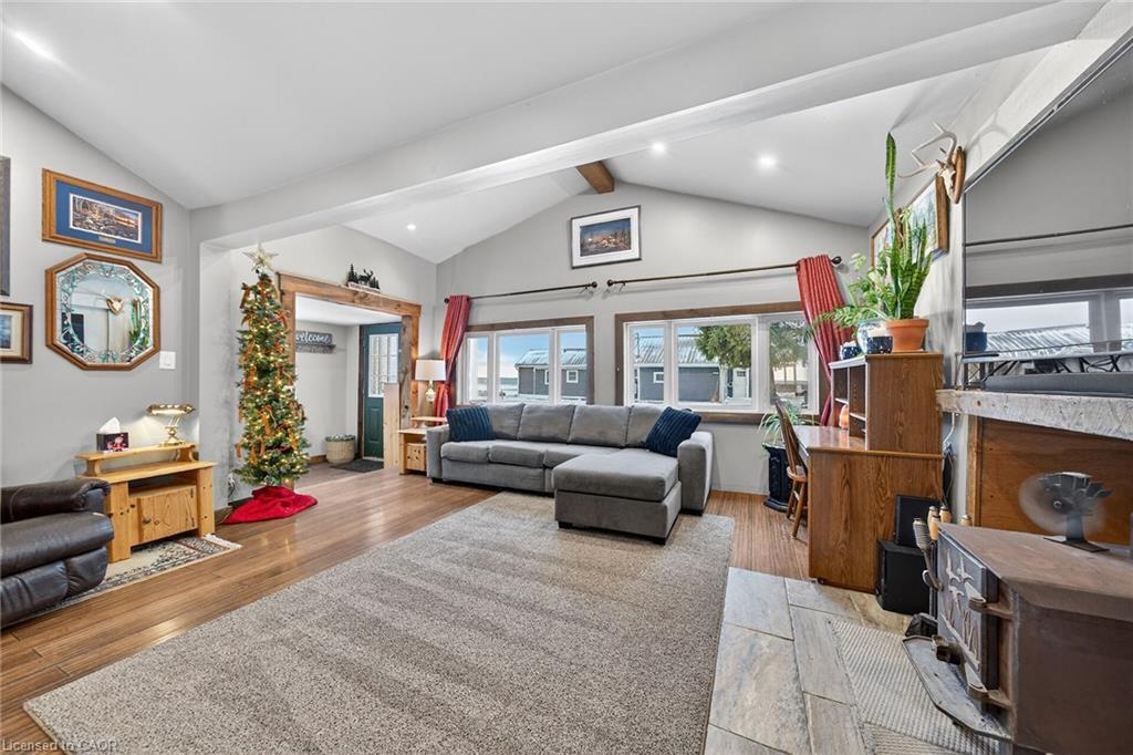 1457 Lakeshore Road, Selkirk, ON - Indoor Photo Showing Living Room