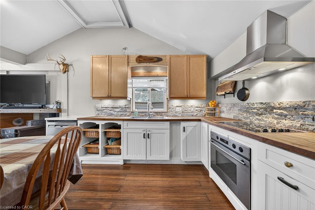 1457 Lakeshore Road, Selkirk, ON - Indoor Photo Showing Kitchen