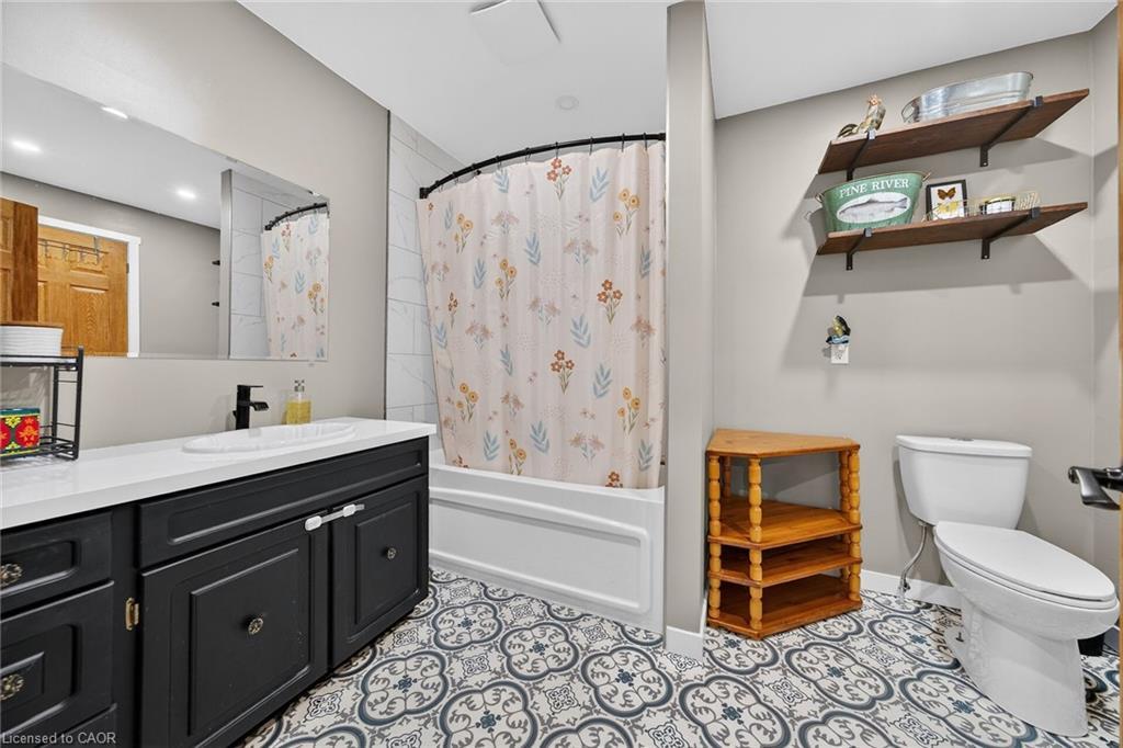 1457 Lakeshore Road, Selkirk, ON - Indoor Photo Showing Bathroom