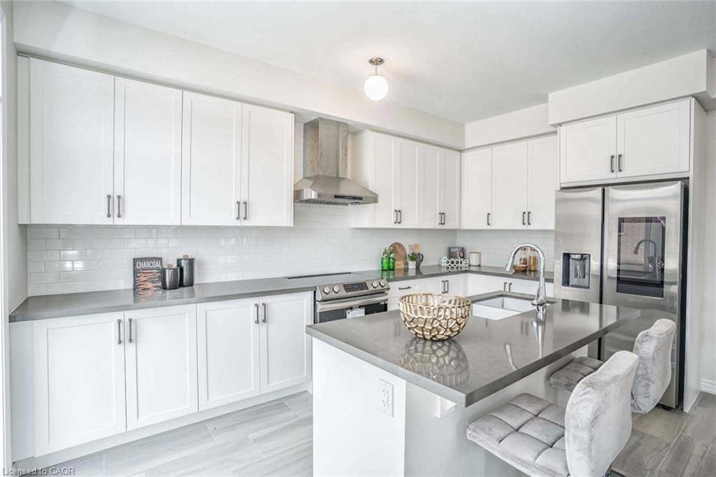 525 Red Elm Road, Shelburne, ON - Indoor Photo Showing Kitchen With Upgraded Kitchen