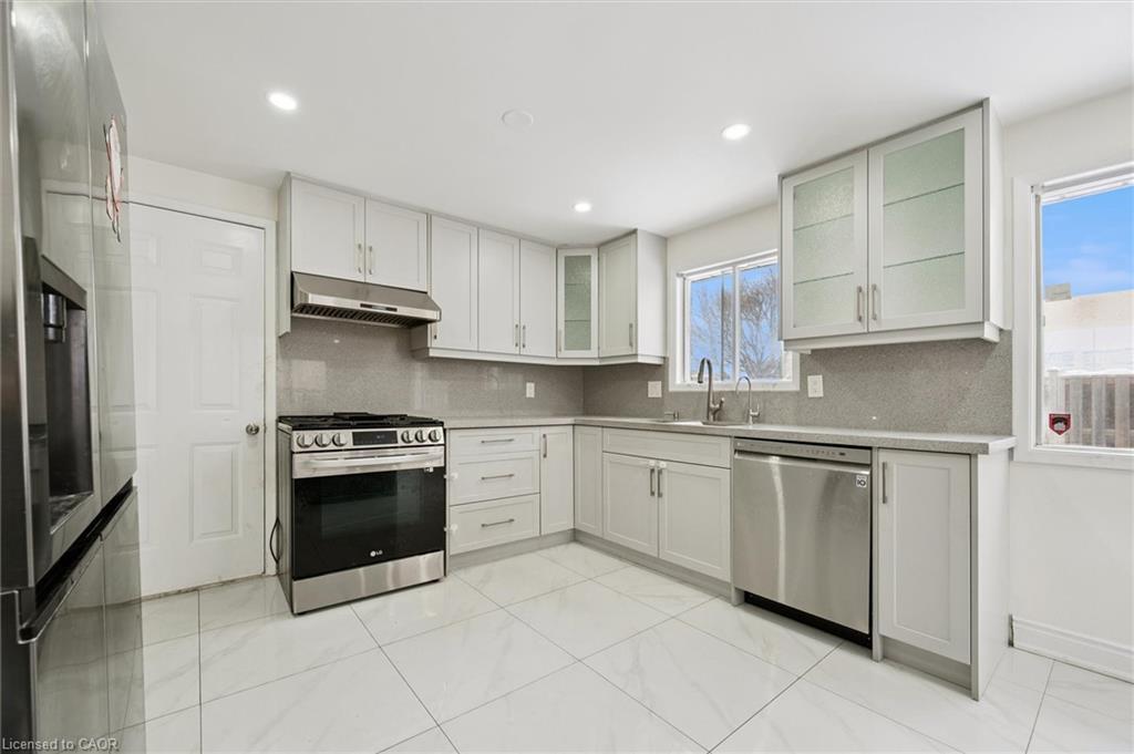 107 Foxridge Drive, Cambridge, ON - Indoor Photo Showing Kitchen