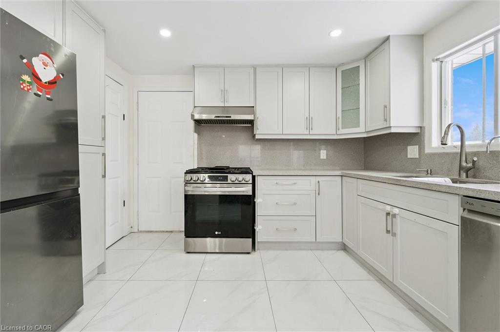 107 Foxridge Drive, Cambridge, ON - Indoor Photo Showing Kitchen