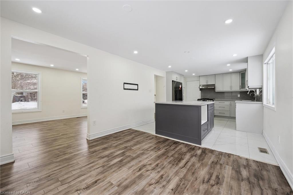 107 Foxridge Drive, Cambridge, ON - Indoor Photo Showing Kitchen
