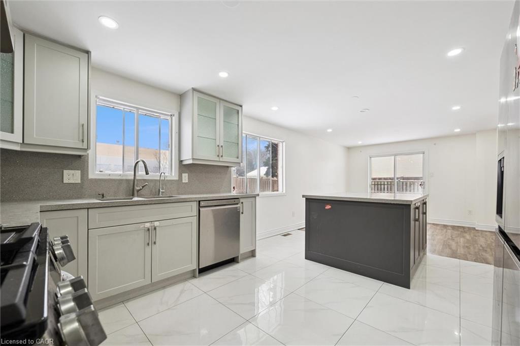 107 Foxridge Drive, Cambridge, ON - Indoor Photo Showing Kitchen