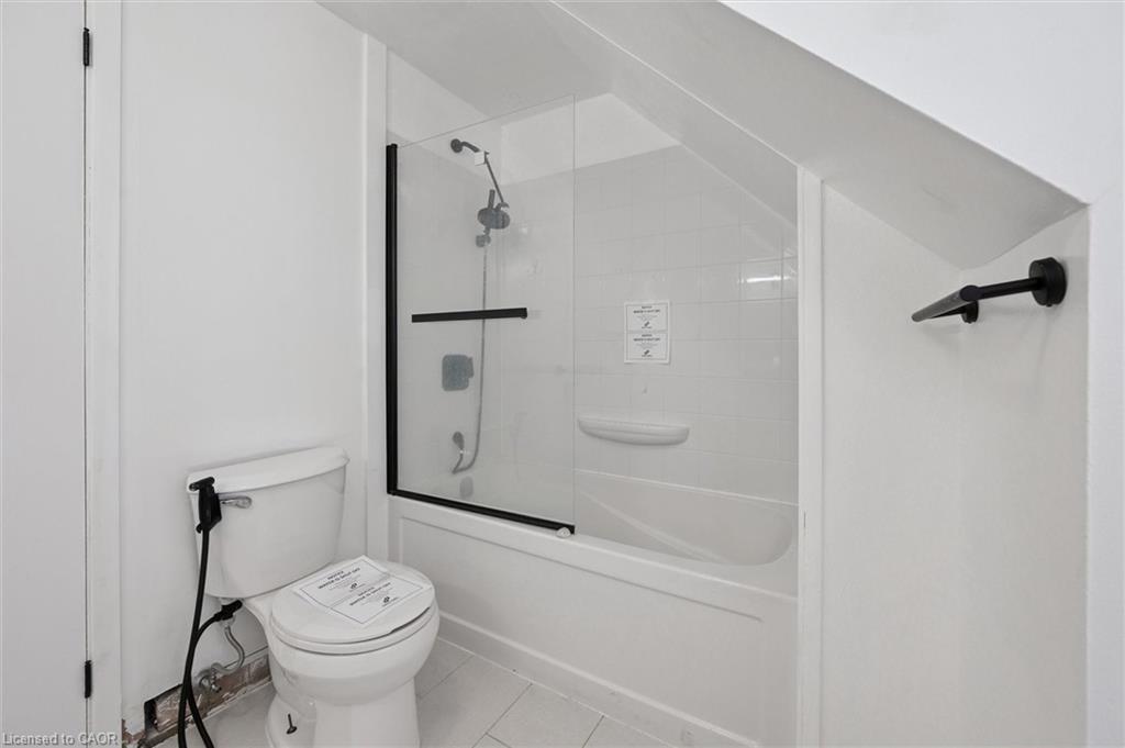 107 Foxridge Drive, Cambridge, ON - Indoor Photo Showing Bathroom