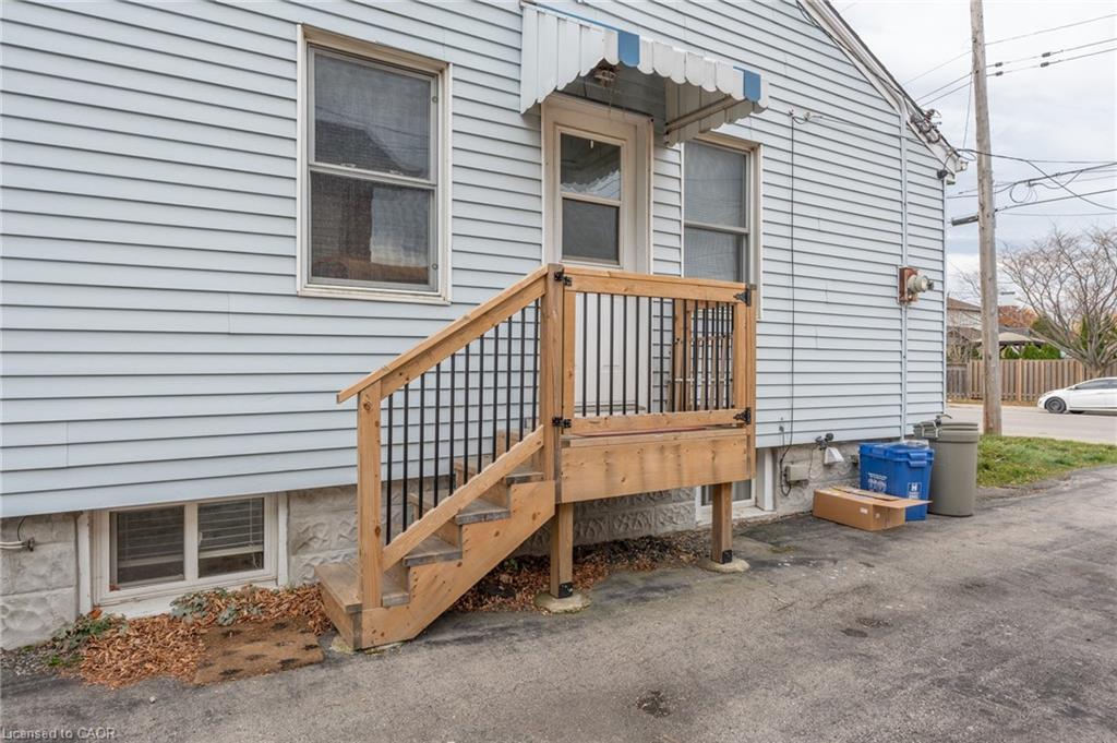 99 East 36Th Street, Hamilton, ON - Outdoor With Exterior