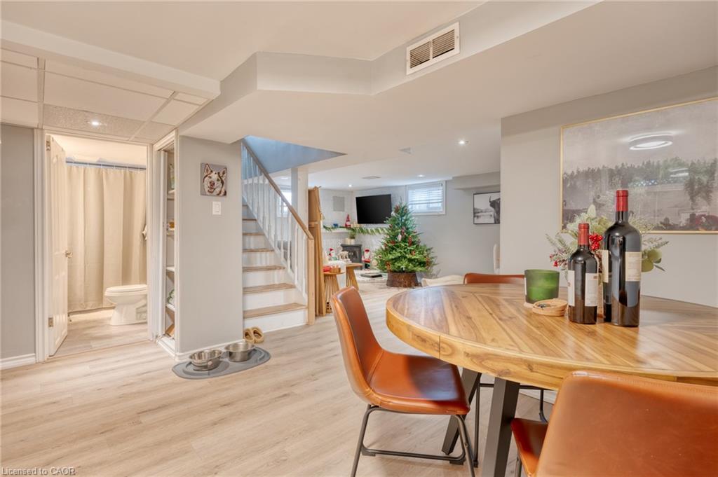 99 East 36Th Street, Hamilton, ON - Indoor Photo Showing Dining Room