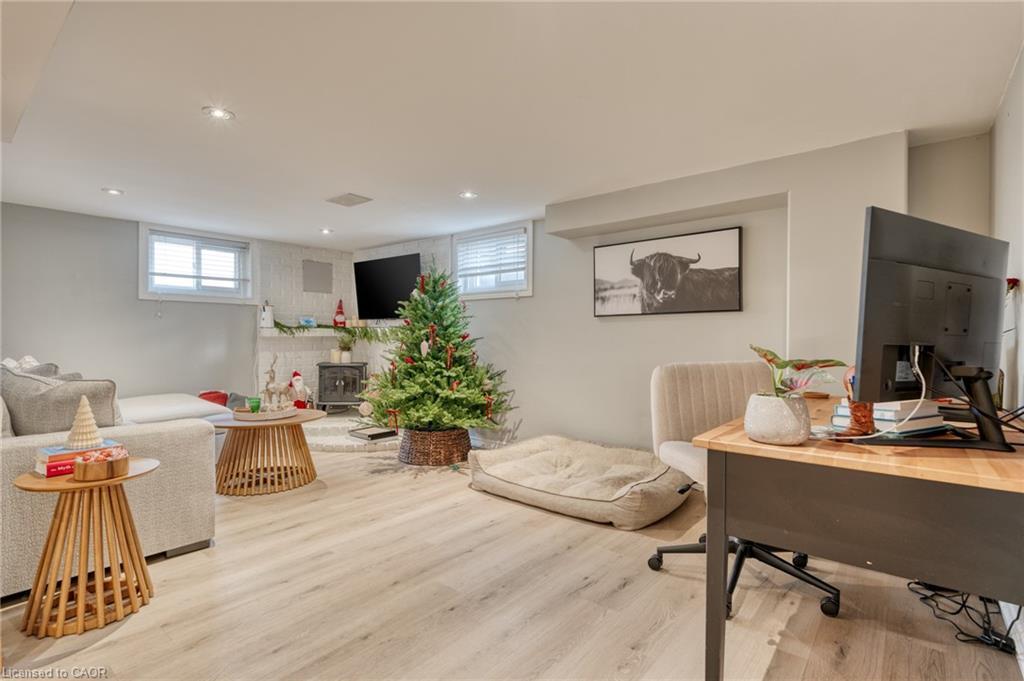 99 East 36Th Street, Hamilton, ON - Indoor