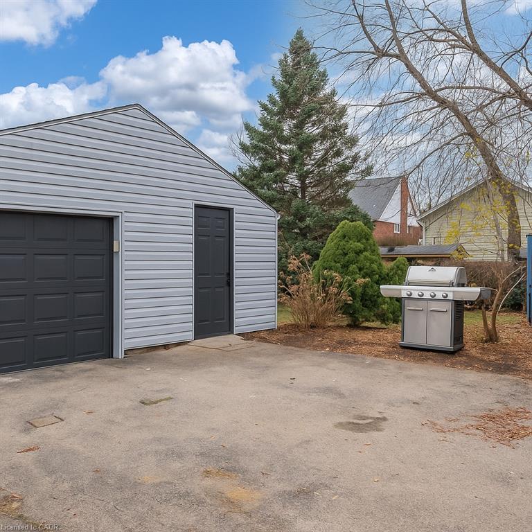 99 East 36Th Street, Hamilton, ON - Outdoor