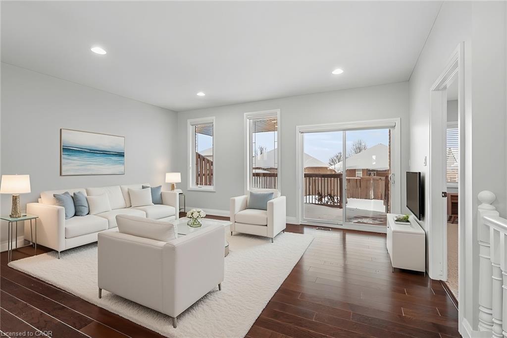 159 Gerber Meadows Drive, Wellesley, ON - Indoor Photo Showing Living Room
