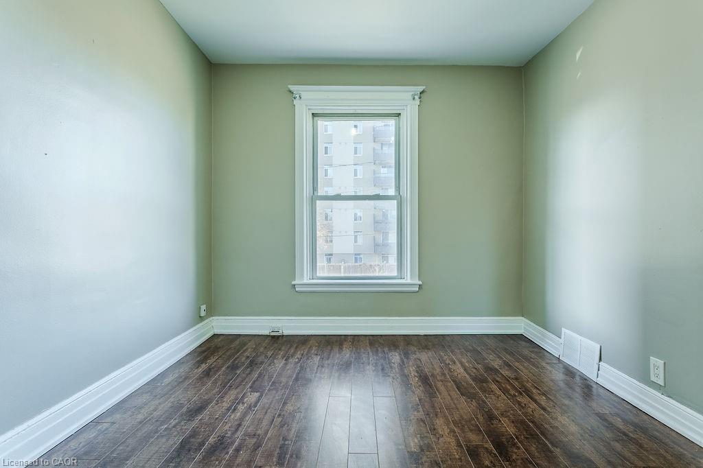 Upper-19 Sanford Avenue S, Hamilton, ON - Indoor Photo Showing Other Room