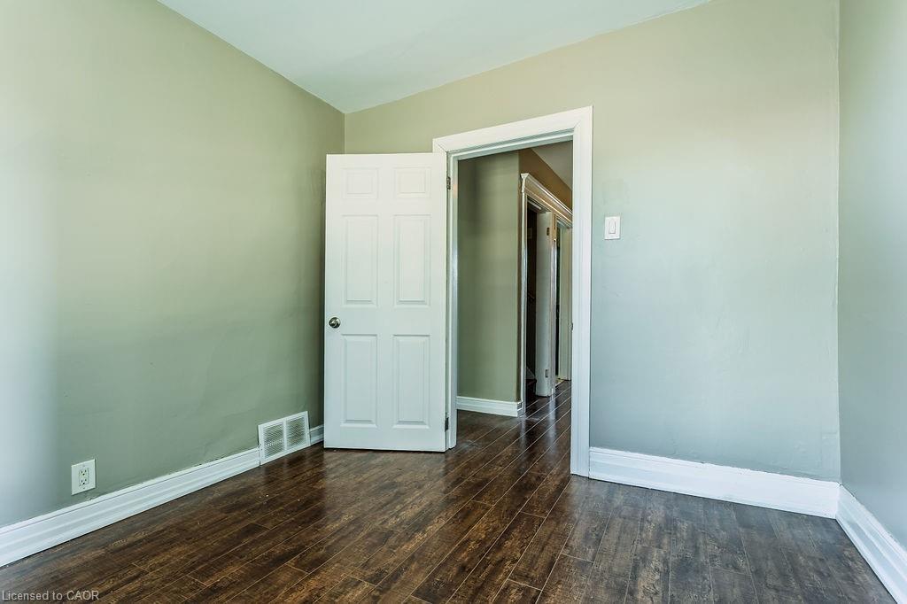Upper-19 Sanford Avenue S, Hamilton, ON - Indoor Photo Showing Other Room