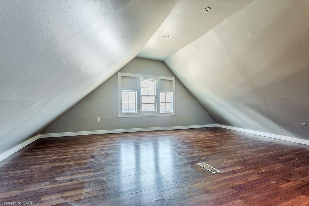 Upper-19 Sanford Avenue S, Hamilton, ON - Indoor Photo Showing Other Room