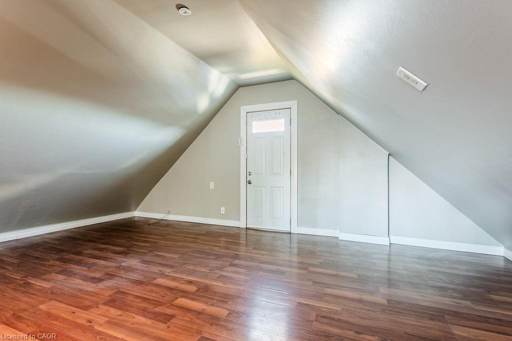 Upper-19 Sanford Avenue S, Hamilton, ON - Indoor Photo Showing Other Room