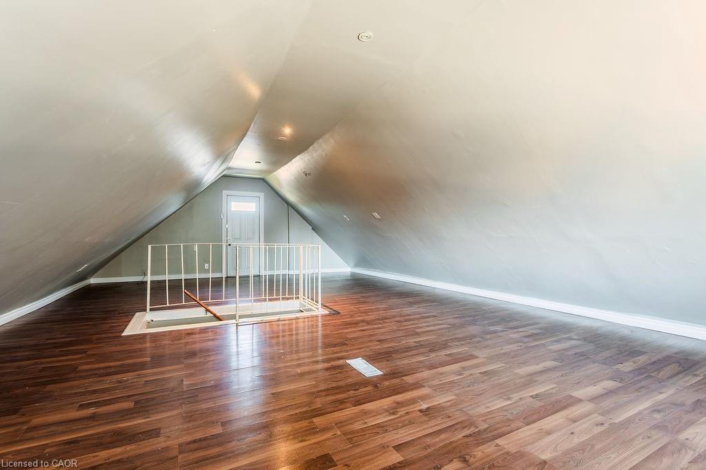 Upper-19 Sanford Avenue S, Hamilton, ON - Indoor Photo Showing Other Room