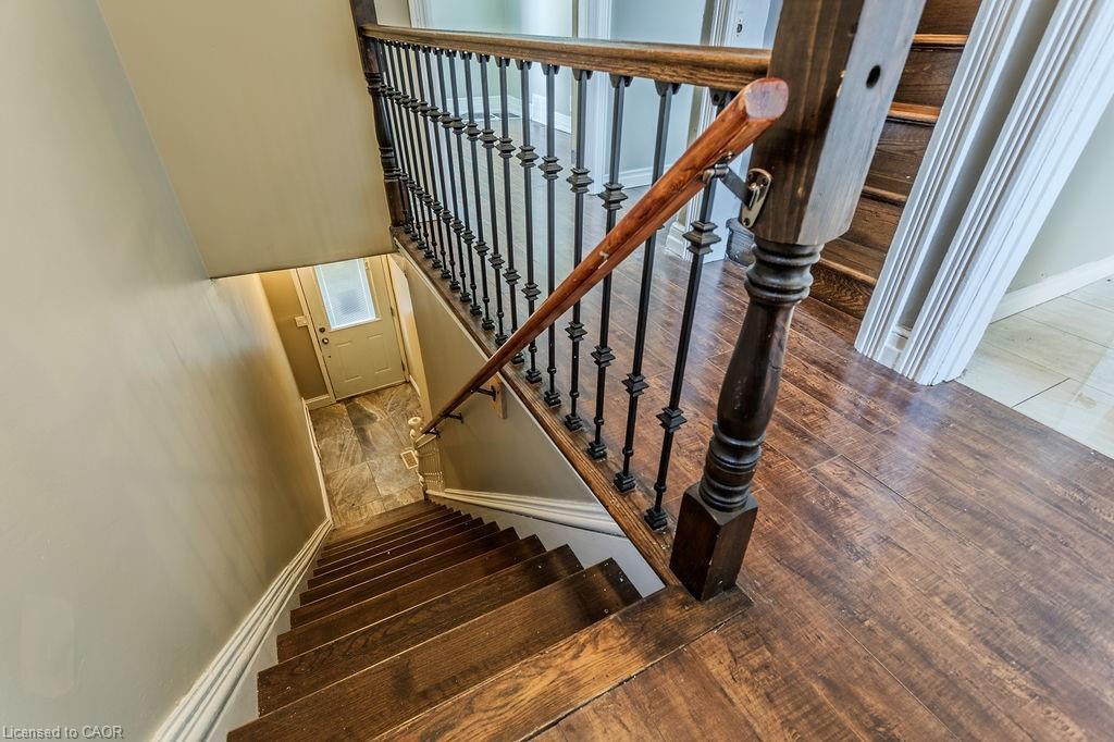 Upper-19 Sanford Avenue S, Hamilton, ON - Indoor Photo Showing Other Room