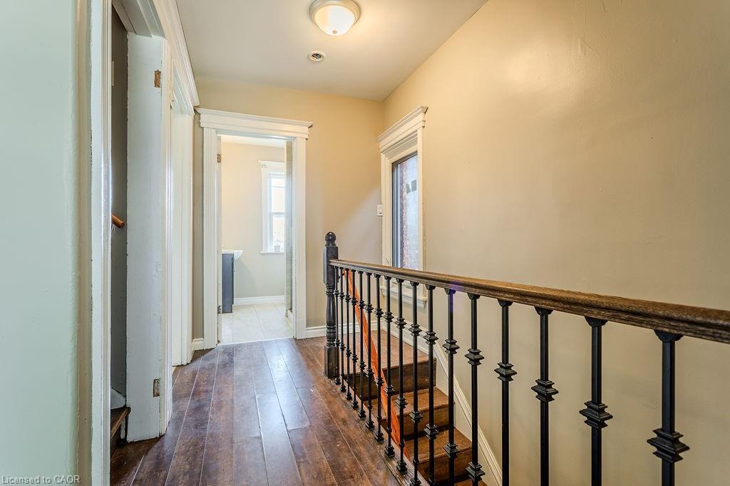 Upper-19 Sanford Avenue S, Hamilton, ON - Indoor Photo Showing Other Room
