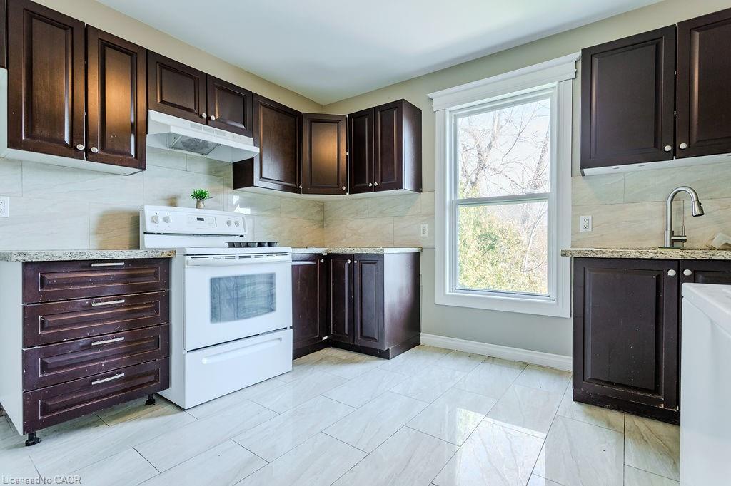 Upper-19 Sanford Avenue S, Hamilton, ON - Indoor Photo Showing Kitchen