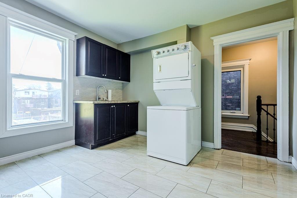 Upper-19 Sanford Avenue S, Hamilton, ON - Indoor Photo Showing Laundry Room