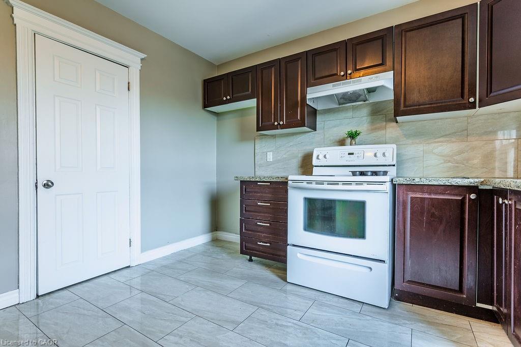 Upper-19 Sanford Avenue S, Hamilton, ON - Indoor Photo Showing Kitchen