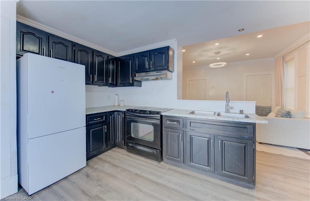 88 Wellington Street N, Kitchener, ON - Indoor Photo Showing Kitchen