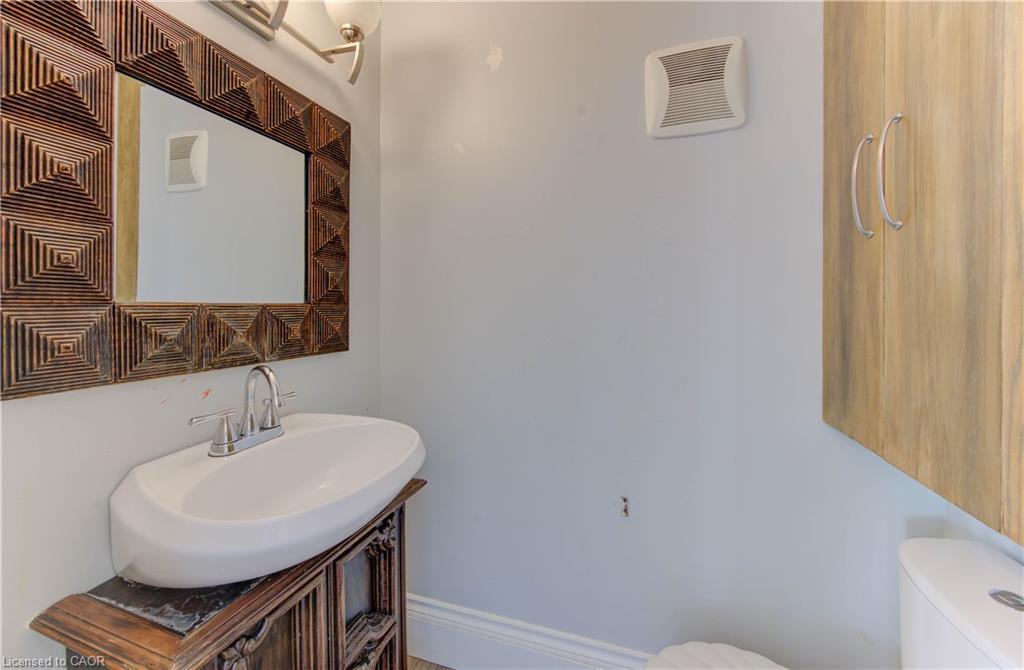 88 Wellington Street N, Kitchener, ON - Indoor Photo Showing Bathroom