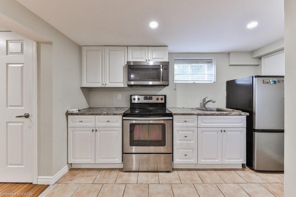Lower-602 Drury Lane, Burlington, ON - Indoor Photo Showing Kitchen