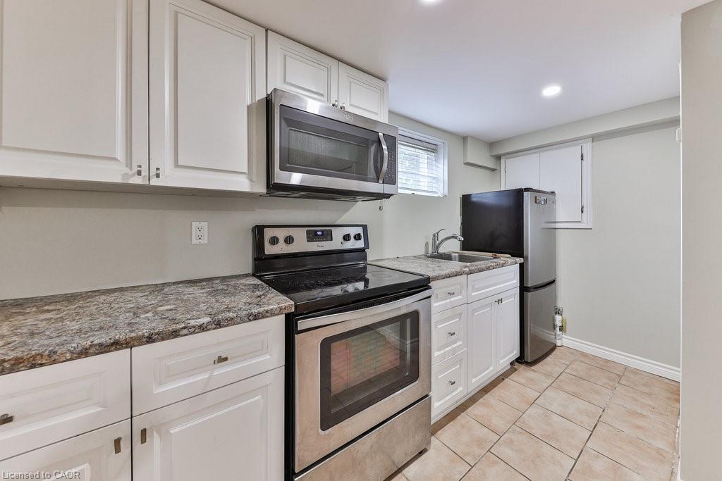 Lower-602 Drury Lane, Burlington, ON - Indoor Photo Showing Kitchen
