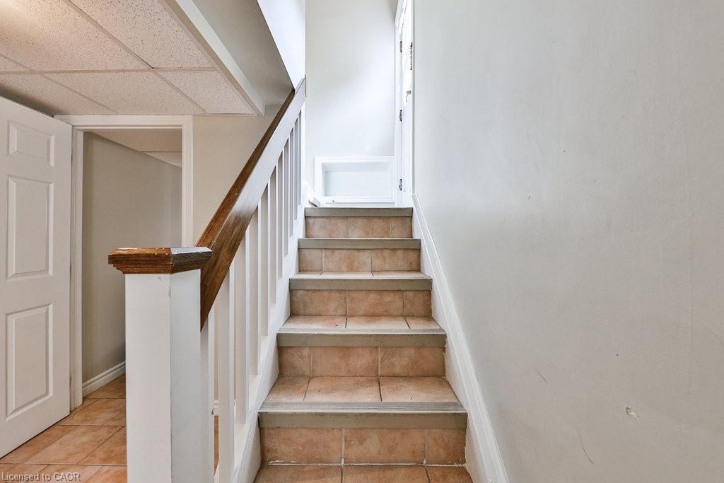 Lower-602 Drury Lane, Burlington, ON - Indoor Photo Showing Other Room