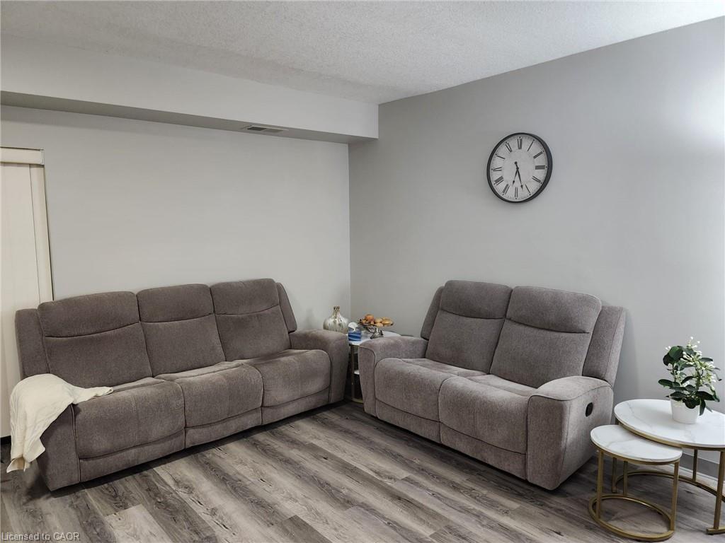 102-736 Old Albert Street, Waterloo, ON - Indoor Photo Showing Living Room