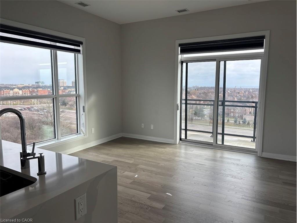 610-50 Kaitting Trail, Oakville, ON - Indoor Photo Showing Other Room