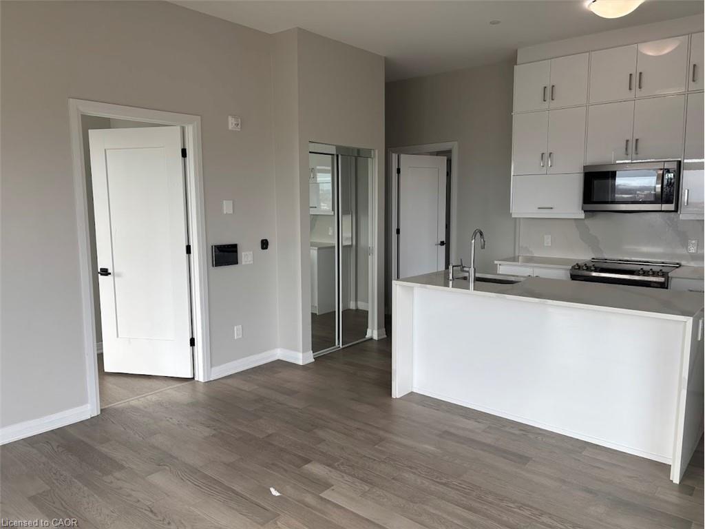 610-50 Kaitting Trail, Oakville, ON - Indoor Photo Showing Kitchen