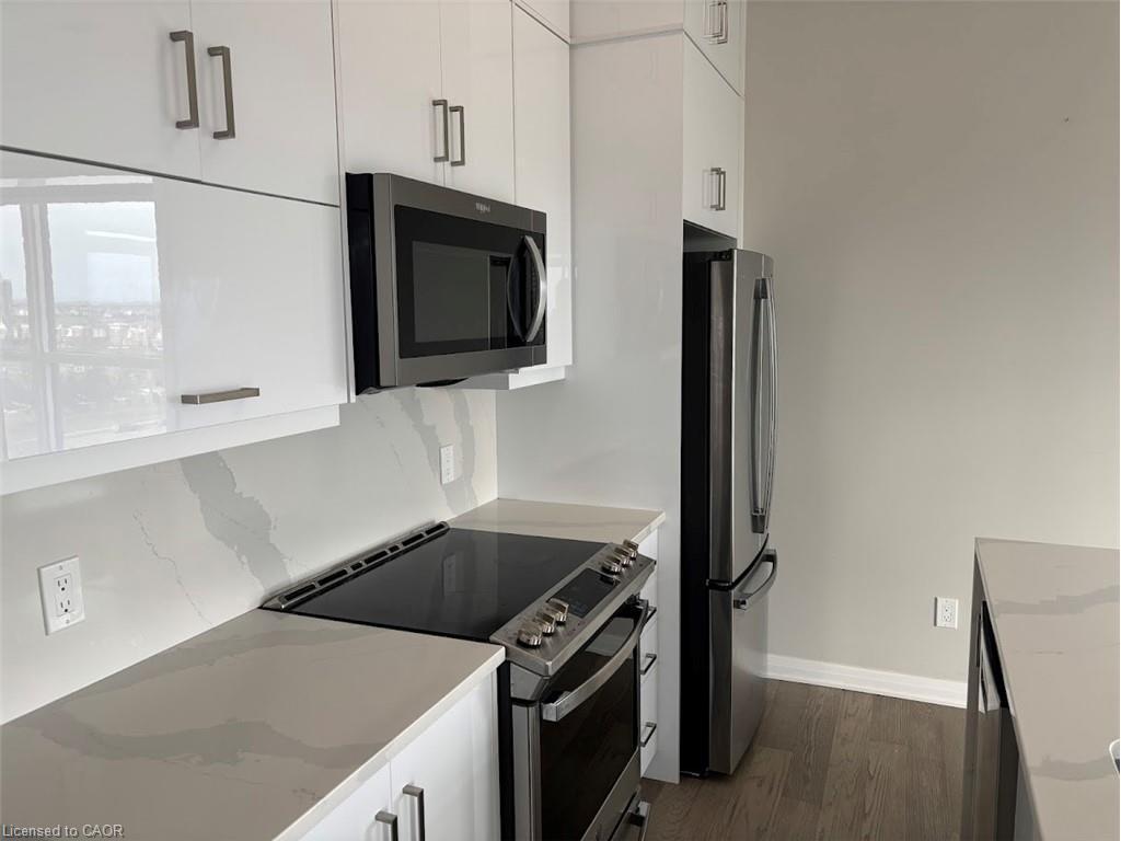 610-50 Kaitting Trail, Oakville, ON - Indoor Photo Showing Kitchen