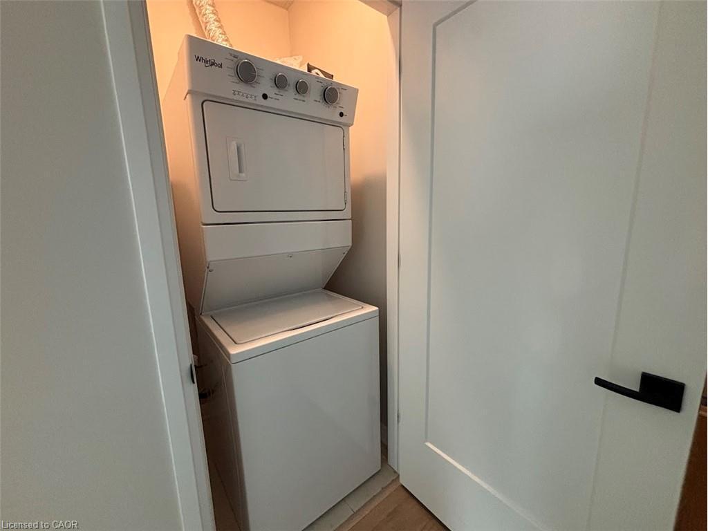 610-50 Kaitting Trail, Oakville, ON - Indoor Photo Showing Laundry Room