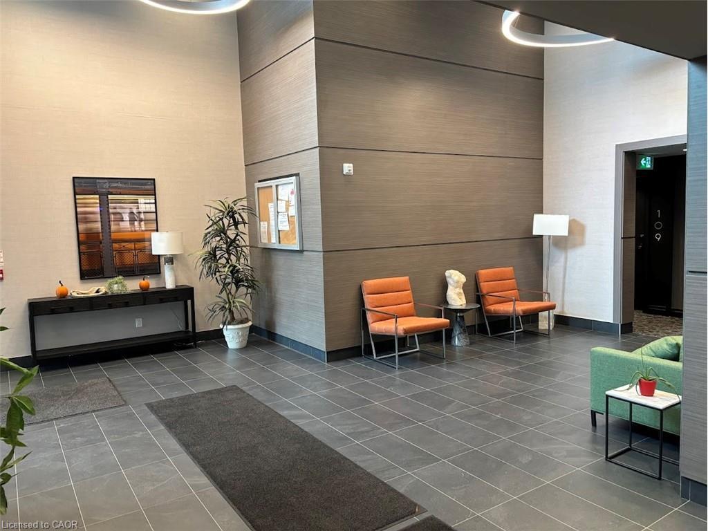 610-50 Kaitting Trail, Oakville, ON - Indoor Photo Showing Other Room