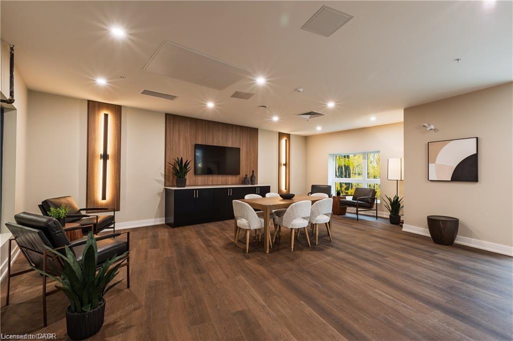 309-1100 Lackner Place, Kitchener, ON - Indoor