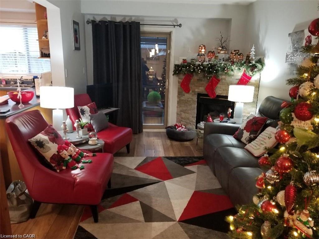 185 Sulmona Drive, Hamilton, ON - Indoor Photo Showing Living Room