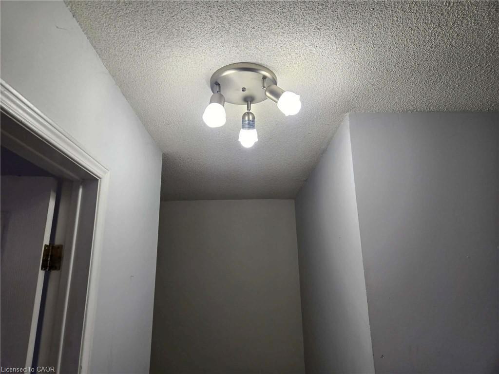 185 Sulmona Drive, Hamilton, ON - Indoor Photo Showing Other Room