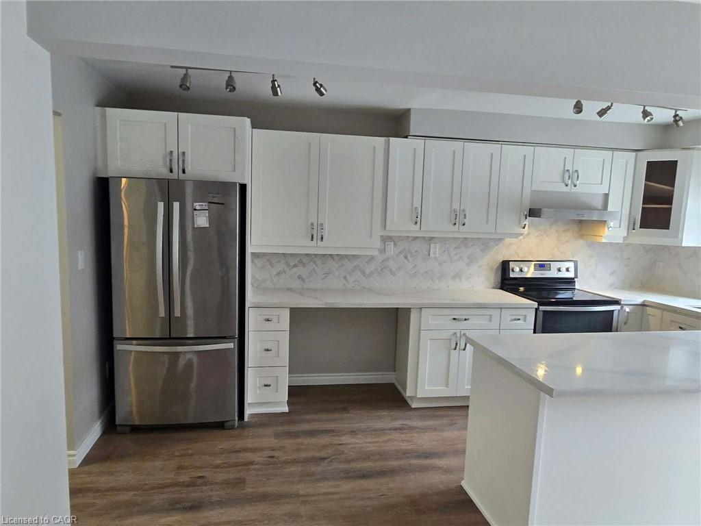 185 Sulmona Drive, Hamilton, ON - Indoor Photo Showing Kitchen With Stainless Steel Kitchen With Upgraded Kitchen