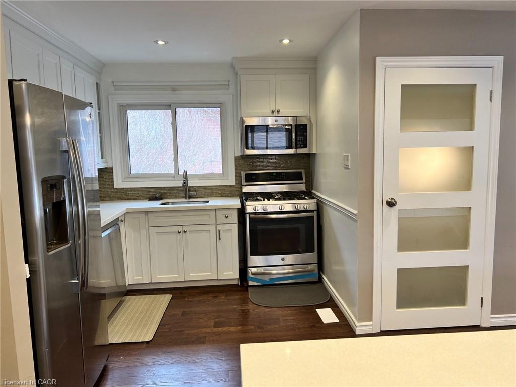 10 Golfhaven Drive, Scarborough, ON - Indoor Photo Showing Kitchen