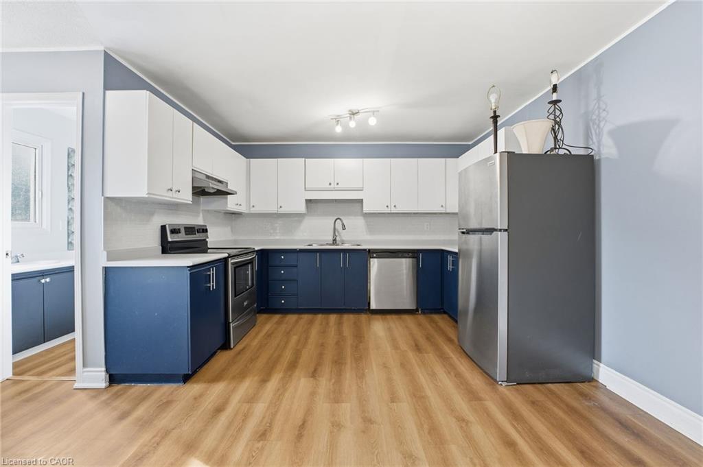 9-21 Wren Court, Tillsonburg, ON - Indoor Photo Showing Kitchen