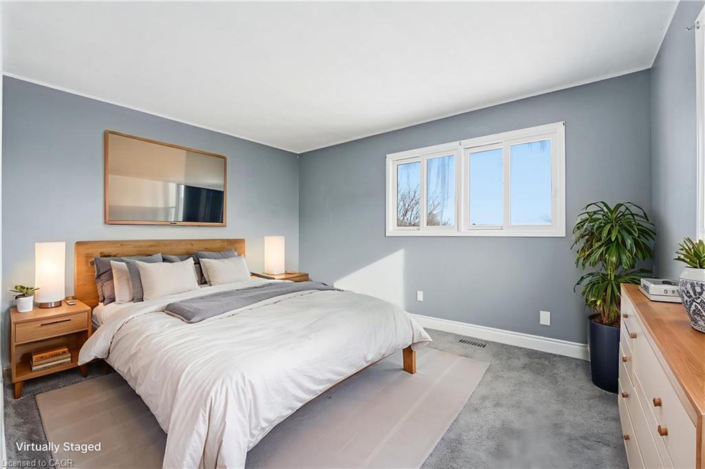 9-21 Wren Court, Tillsonburg, ON - Indoor Photo Showing Bedroom